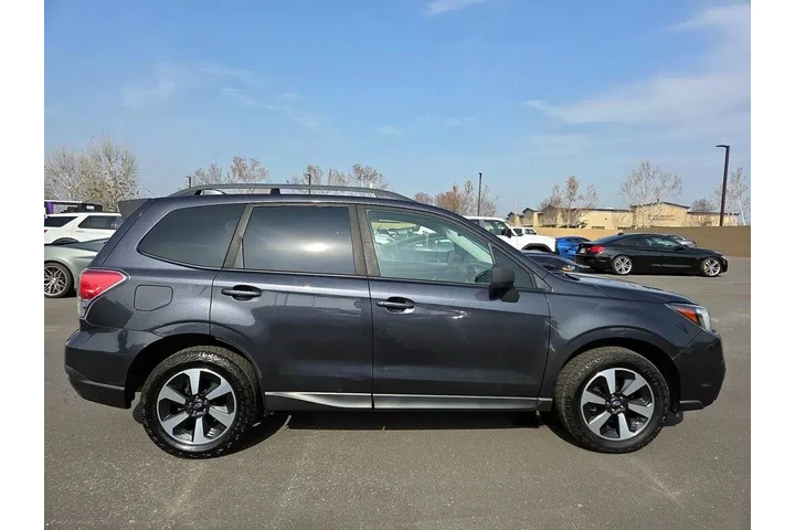 $13599 : Subaru Forester 2017 AWD 2.5 image 4