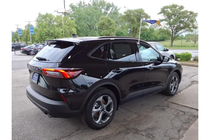$28941 : Ford Escape 2025 ST-Line 4dr image 3
