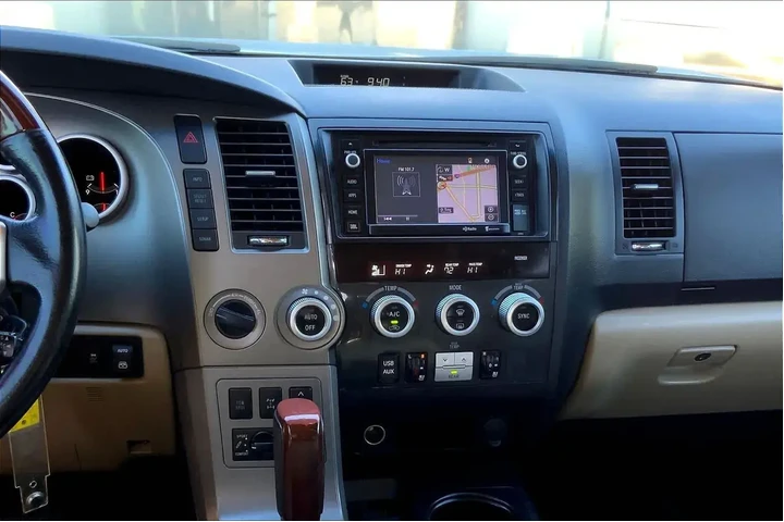 $17888 : Toyota Sequoia 2015 4x4 Plat image 6