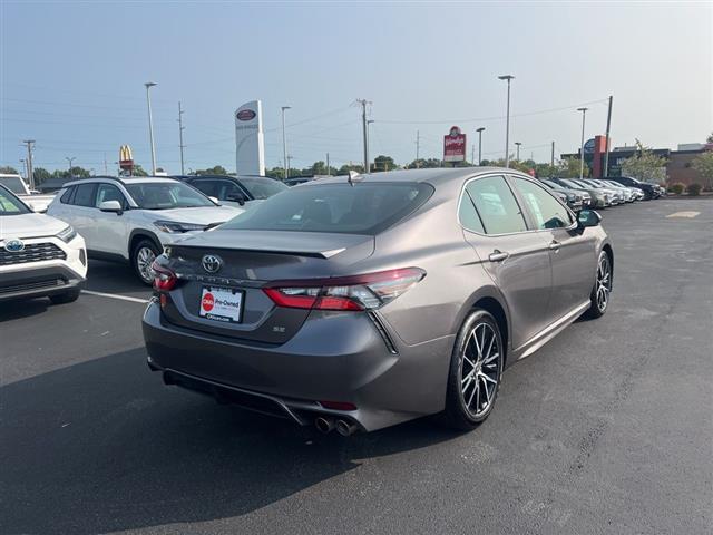 $22584 : PRE-OWNED 2022 TOYOTA CAMRY SE image 7