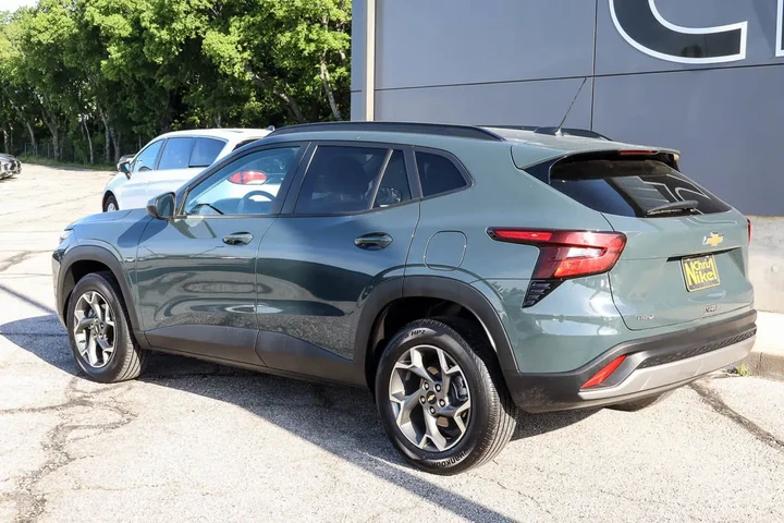 $22387 : 2025 Trax FWD 4dr LT image 6