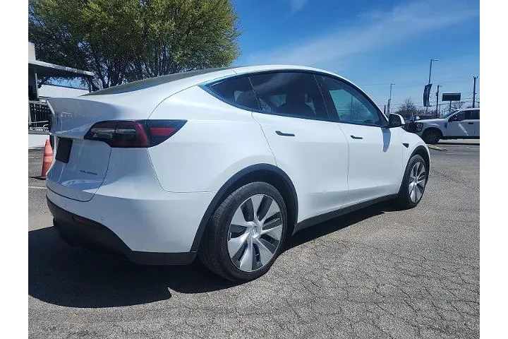 $29997 : Tesla Model Y 2021 AWD Long image 3
