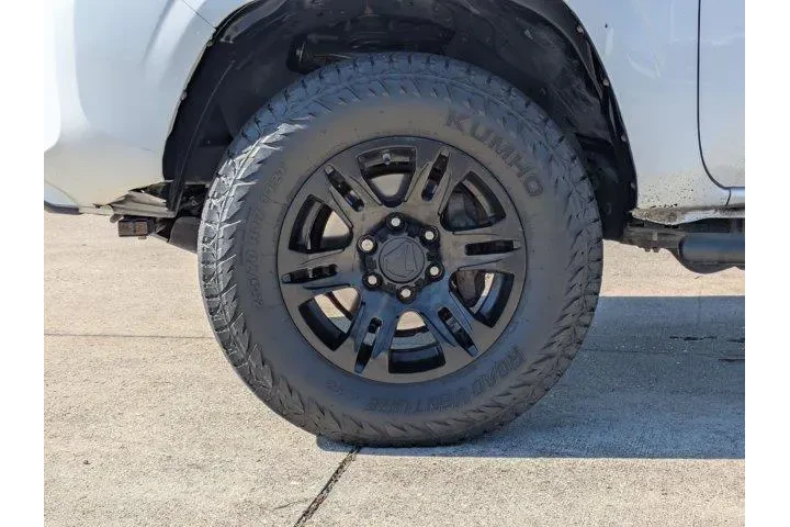 $28400 : Toyota Tacoma 2019 4x4 TRD P image 10