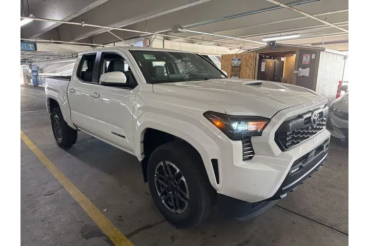 $39995 : Toyota Tacoma 2024 4x4 TRD S image 2