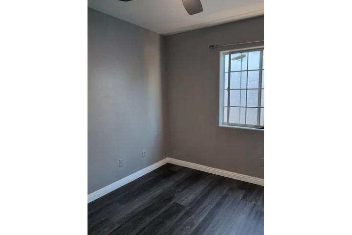 $700 : Cuarto Para Hombre Por Alameda image 3