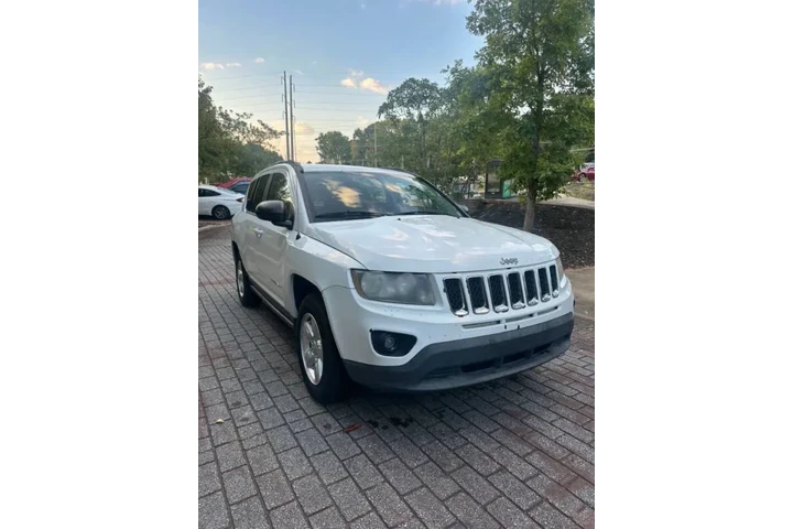 $3999 : 2014 Compass Altitude Edition image 2