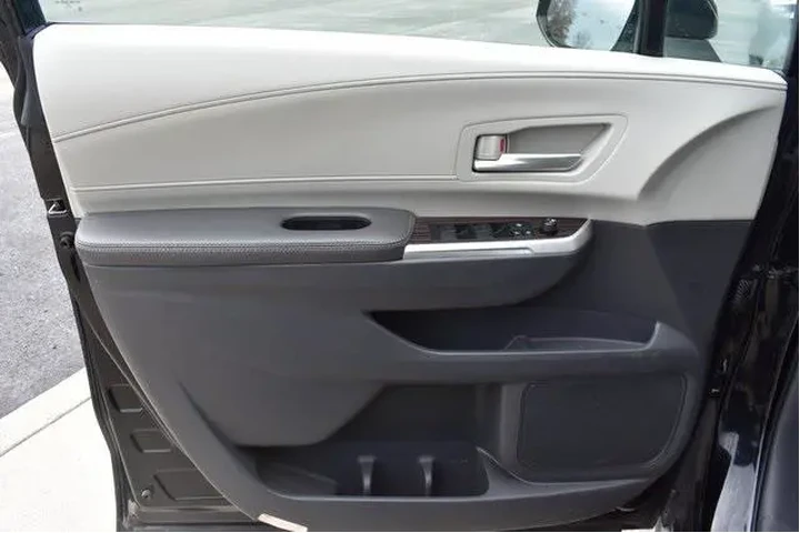 $33700 : Toyota Sienna 2022 AWD XLE 7 image 8