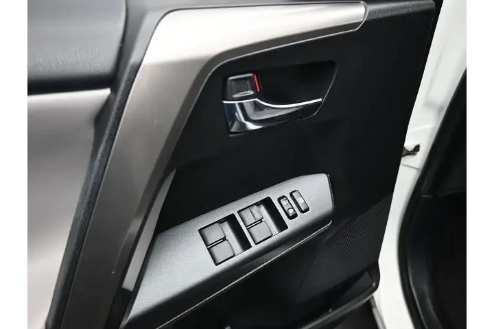 $22500 : Toyota RAV4 2018 XLE 4dr SUV image 9