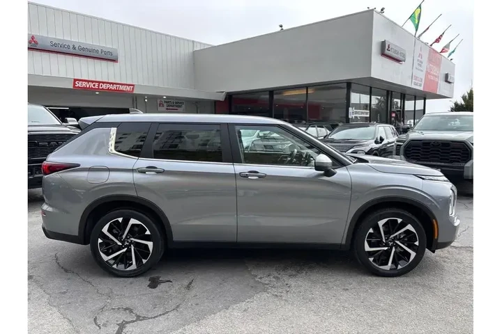 $27388 : Mitsubishi Outlander 2024 AW image 8