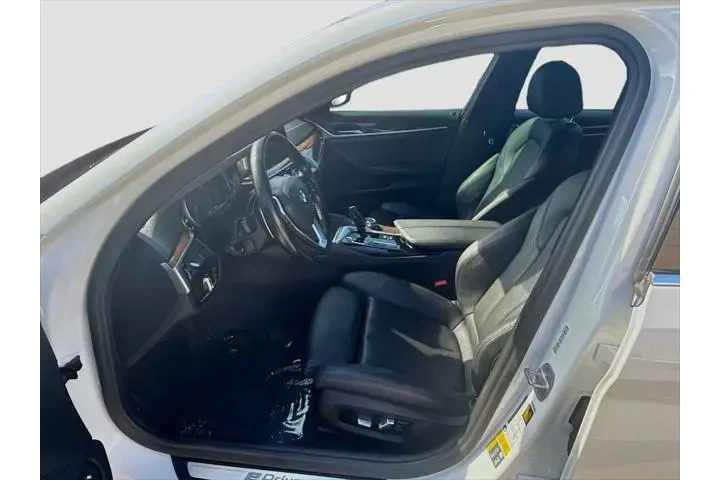 $17638 : BMW 5 Series 2019 530e iPerf image 7