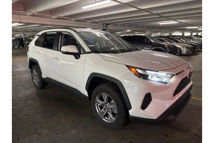 $30995 : Toyota RAV4 2024 XLE 4dr SUV image 2