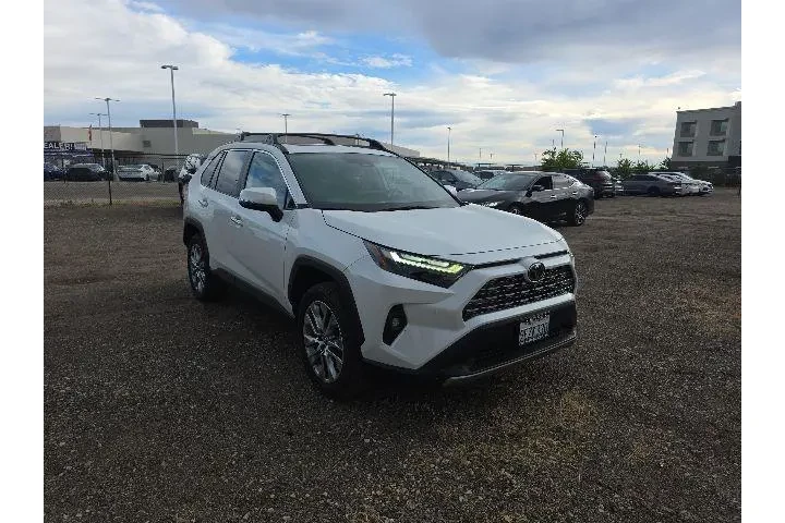 $37900 : Toyota RAV4 2023 AWD Limited image 1