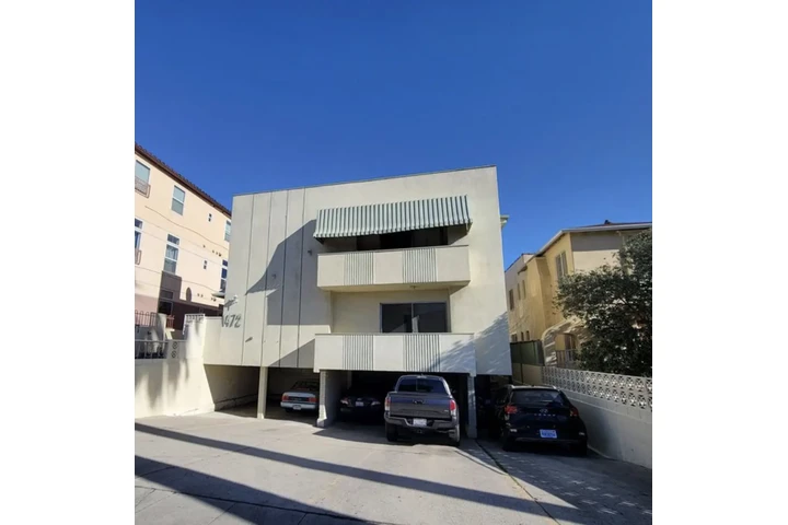 $1965 : 2 bedroom apartment in LA image 1
