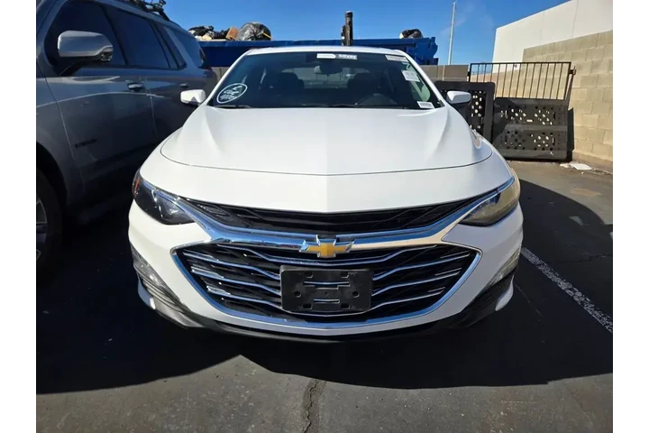 $19992 : Chevrolet Malibu 2023 LT 4dr image 2