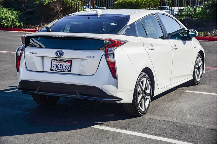 $14945 : Toyota Prius 2016 Four Touri image 7