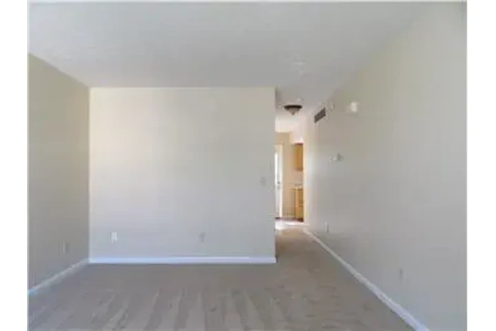 $1595 : Rental property with 3 bedro image 4