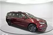 Pre-Owned 2021 Pacifica Hybri en Milwaukee