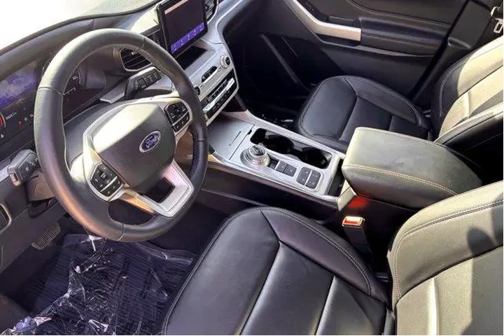 $33977 : Ford Explorer 2023 XLT 4dr S image 7