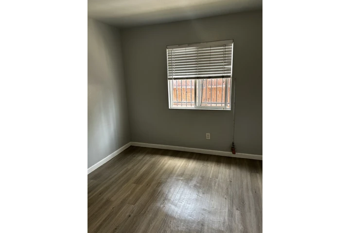 $800 : Cuarto En Renta image 2