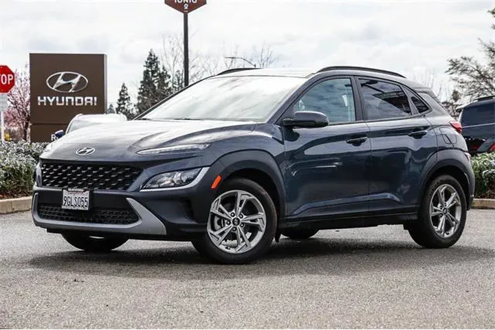 $18991 : Hyundai KONA 2023 SEL 4dr Cr image 1