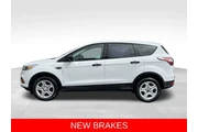 $9998 : 2017 Escape S thumbnail