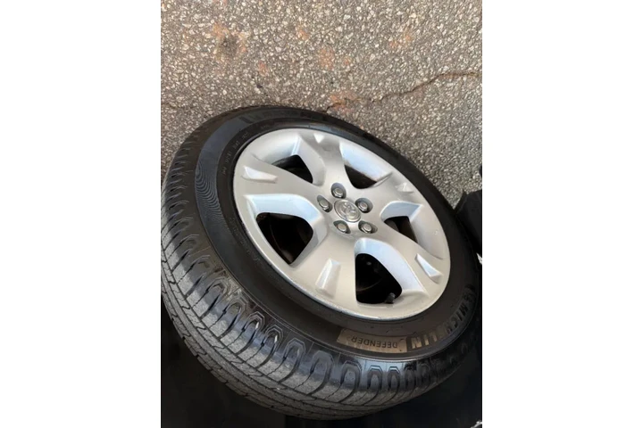 $5999 : 2006 Matrix image 4