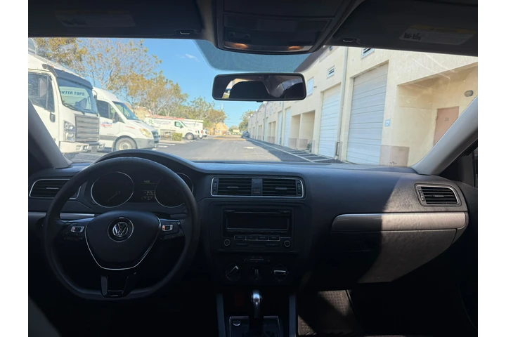 $4700 : VW Jetta " Cash " image 2