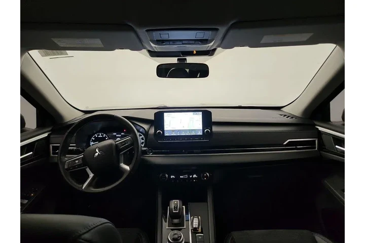 $24998 : Mitsubishi Outlander 2024 SE image 8
