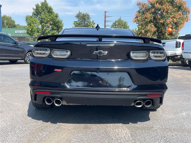 $33488 : 2019 Camaro SS, EXTRA CLEAN, image 8