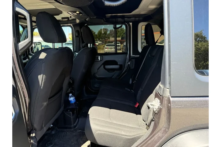 $32500 : Jeep Wrangler Unlimited 2021 image 9