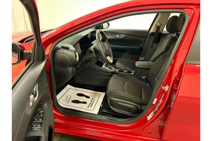 $13291 : Kia Forte 2021 LXS 4dr Sedan image 9