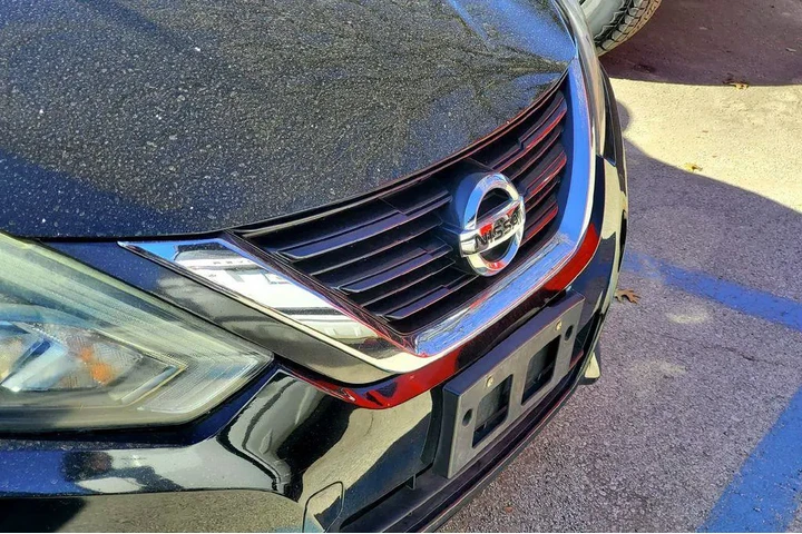 $12269 : Nissan Altima 2017 2.5 SR 4d image 3