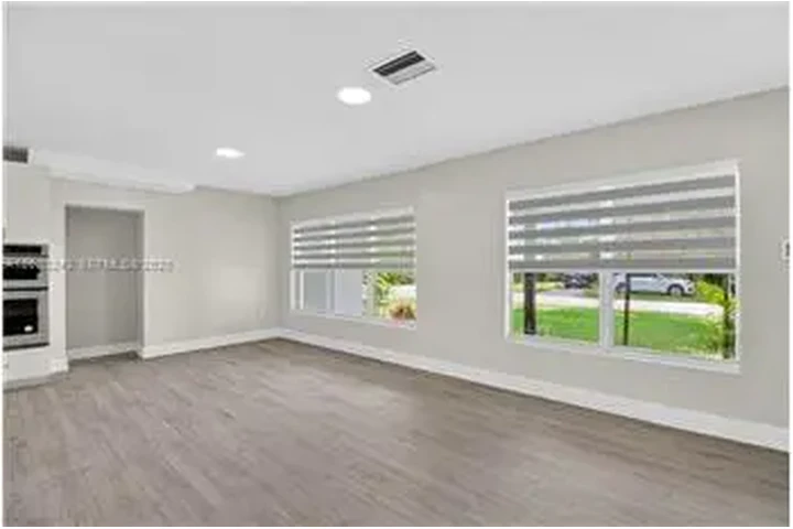 $6900 : Rental property with 3 bedro image 6