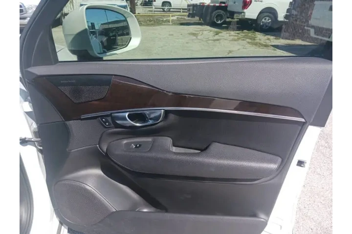 $19000 : 2019 XC90 T6 Momentum image 7