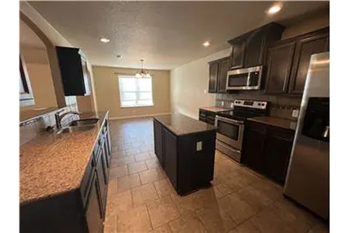 $1800 : Rental property with 4 bedro image 7