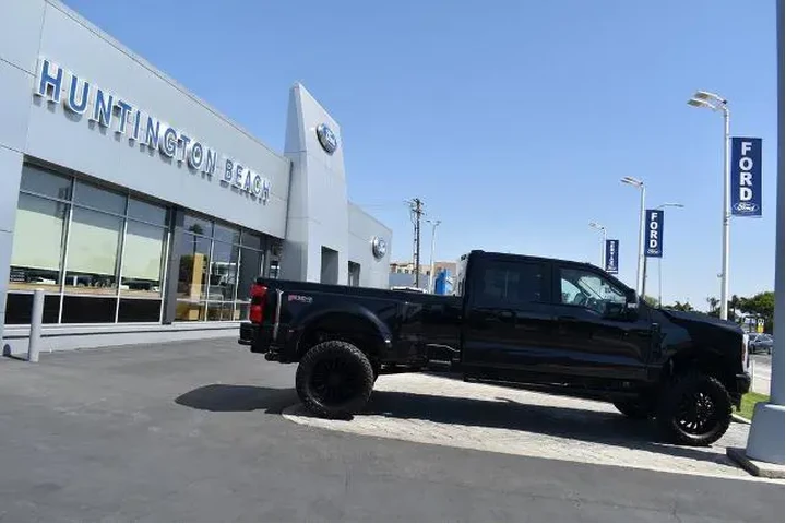 $97990 : Ford F-350 Super Duty 2025 4 image 3
