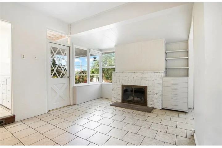 $2460 : 3Bed 2Bath in Huntington Park image 2