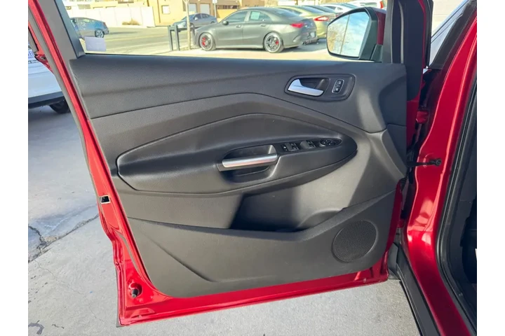 2017 Escape image 10