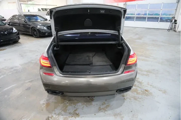$28175 : 2016 BMW 750i xDrive M SPORT image 10