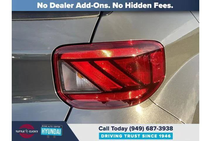 $19988 : Hyundai VENUE 2025 SEL 4dr C image 9