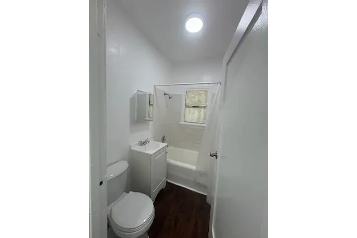 $1975 : 1 BEDROOM APARTMENT image 5