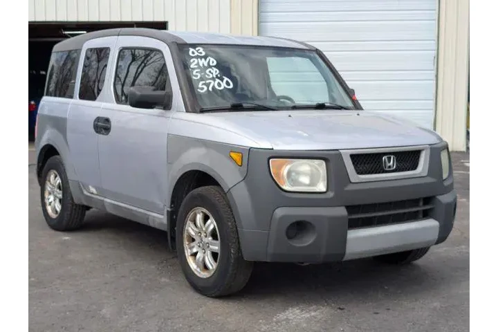 $5700 : Honda Element 2003 DX 4dr SU image 1