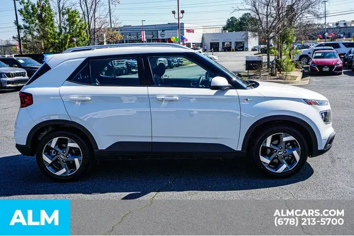 $18420 : Hyundai VENUE 2025 SEL 4dr C image 8