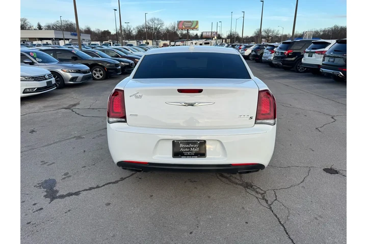 $14450 : 2018 300 300S RWD image 3