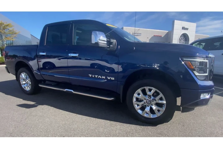 $39642 : Nissan Titan 2020 4x4 SV 4dr image 4