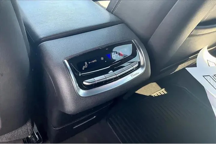 $27793 : Cadillac XT6 2022 Premium Lu image 10