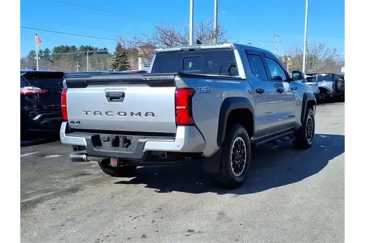 $39613 : Toyota Tacoma 2024 4x4 SR5 4 image 5