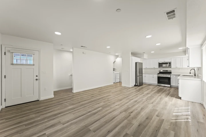 $4400 : 5 bedroom, 3 bath, 1 year new image 5