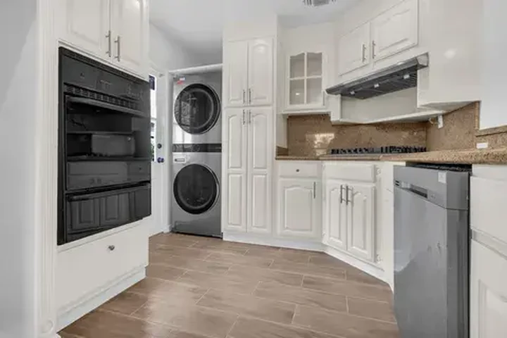 $1000 : Move in ready home image 2