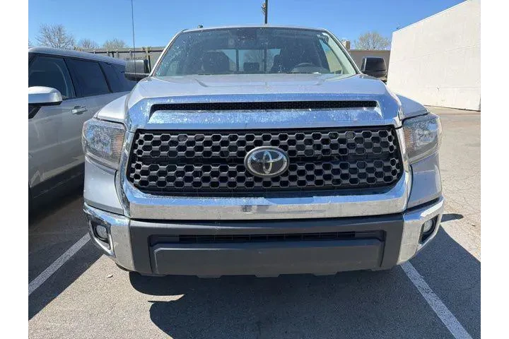 $31451 : Toyota Tundra 2019 4x4 SR5 4 image 2